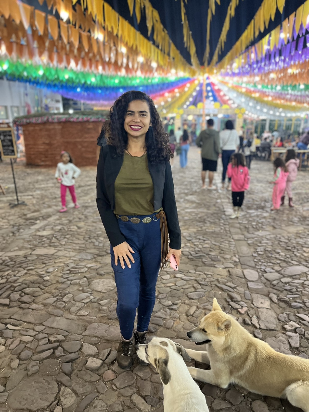 Festa de São João em Lençóis, com bandeirinhas coloridas